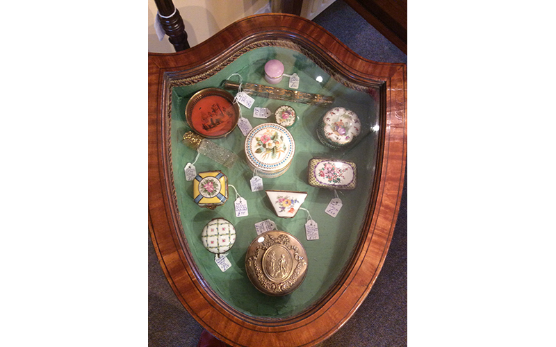 Charming small Edwardian mahogany and satinwood display table